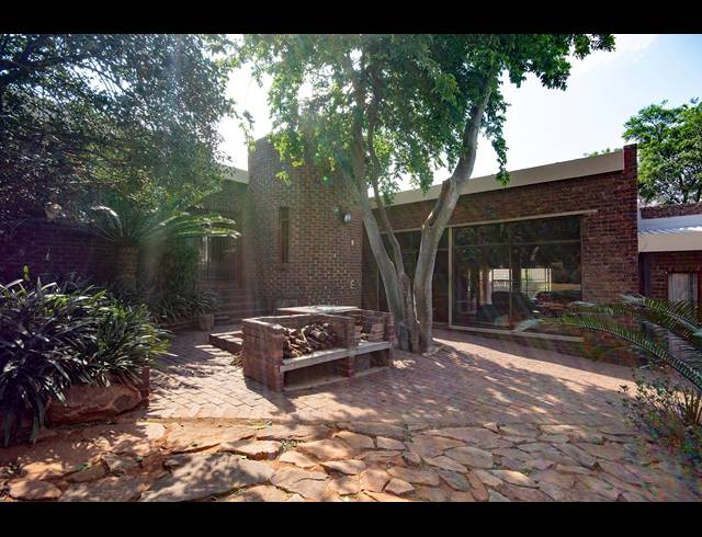 4 BEDROOM HOUSE FOR SALE IN OVERKRUIN